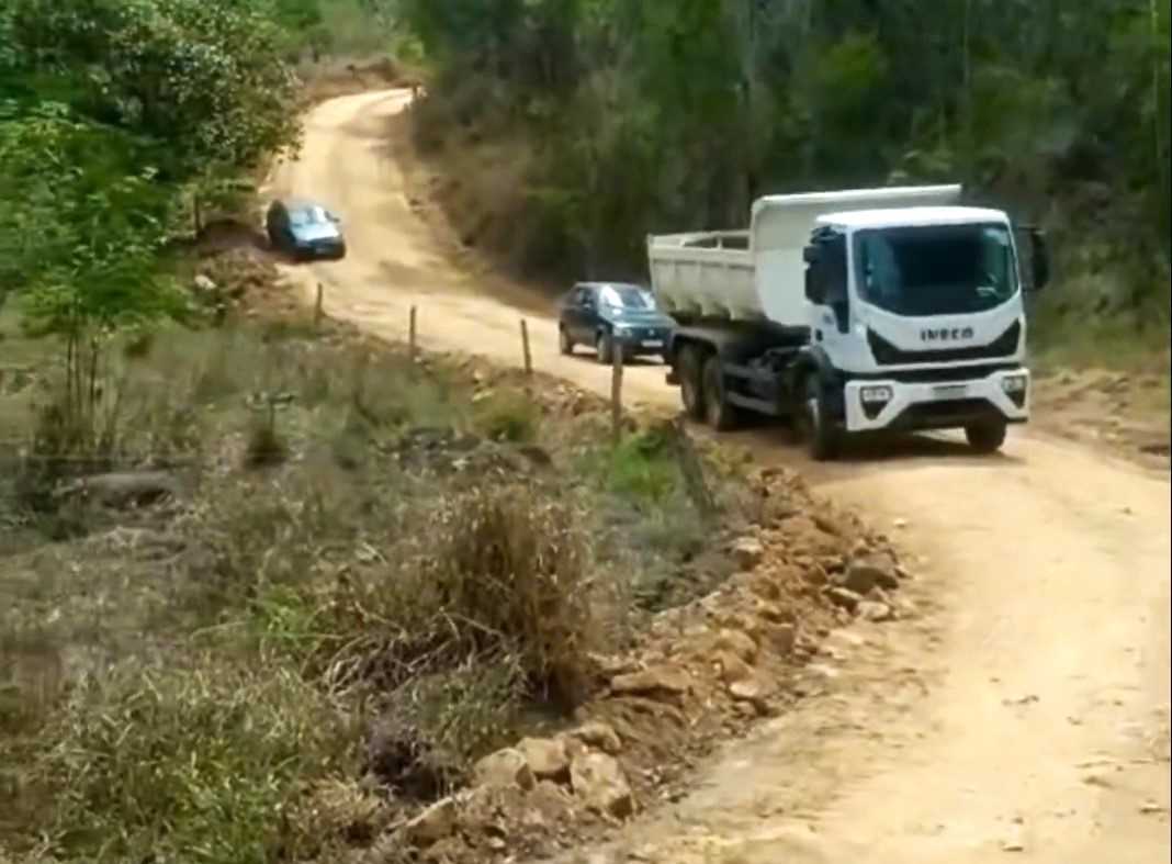 Camacã: Prefeitura recupera estradas das regiões Sempre Viva e Arara